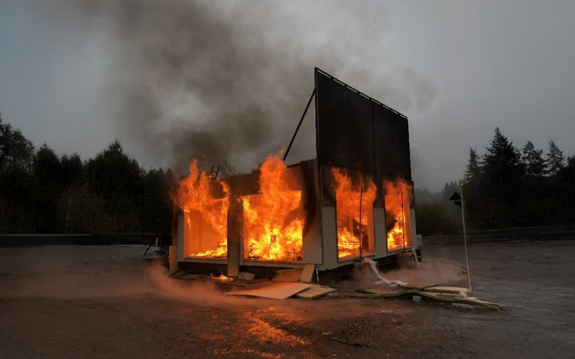 Nastri isolanti, membrane autoadesive, prodotti per la resistenza passiva al fuoco  