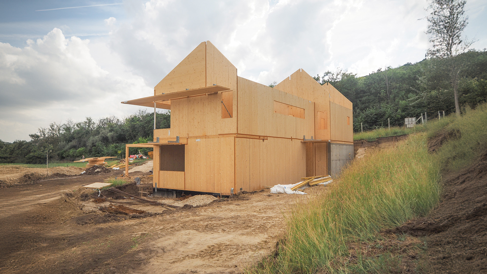 How long does it take to build a timber house? 4 days, with SLOT and NINO